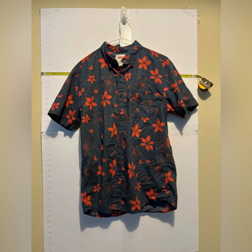 Levi’s causal button up shirt - Picture 1 of 3